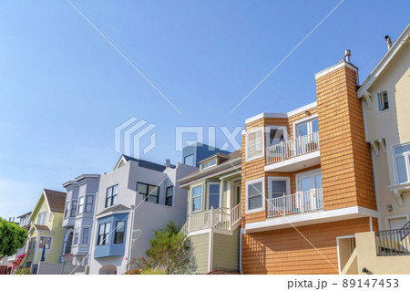 Complex houses in the suburbs of San Francisco, California 89147453