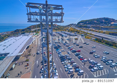 兵庫県の淡路サービスエリア下りの駐車場方面を見る 兵庫県の淡路サービスエリア下りの駐車場方面を見る 89151097