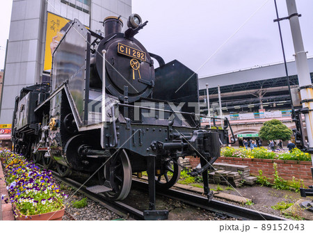 日本の東京都市景観 新橋駅前のSLなどを望む 89152043