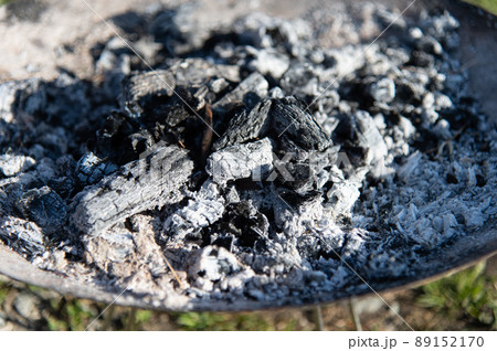 鎮火した焚き火 89152170