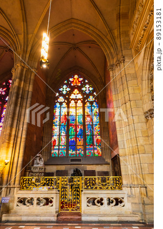 チェコ　聖ヴィート大聖堂　ステンドグラス 89153181