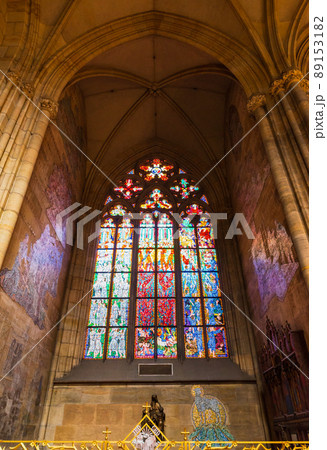 チェコ　聖ヴィート大聖堂　ステンドグラス 89153182