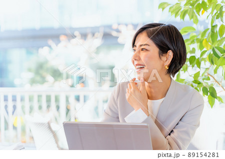 働く女性のイメージ(ビジネスイメージ) 働く女性のイメージ(ビジネスイメージ) 89154281