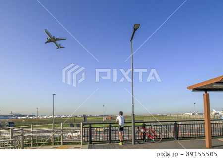 ソラムナード羽田緑地に隣接するB滑走路から飛立つ旅客機 ソラムナード羽田緑地に隣接するB滑走路から飛立つ旅客機 89155505