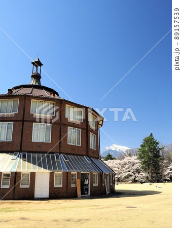 山梨県 清春芸術村の桜とラ・リューシュ 4月 山梨県 清春芸術村の桜とラ・リューシュ 4月 89157539
