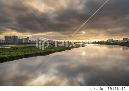 早朝の多摩川下流域の風景【神奈川県・川崎市-東京都・大田区】 早朝の多摩川下流域の風景【神奈川県・川崎市-東京都・大田区】 89158112