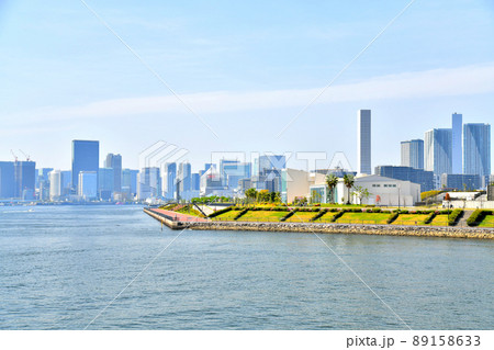 有明北緑道公園より豊洲ぐるり公園方面を望む(東京都江東区)【2022.4】 89158633