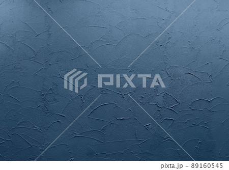 コテ塗りで仕上げた海の碧、マリンブルーの壁 89160545