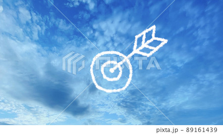 青空の上の的と矢のイラスト_ワイド 89161439