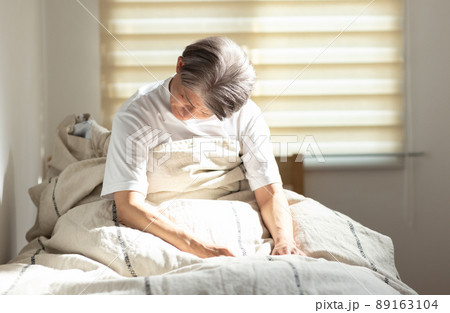 眠れない50代男性 89163104