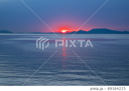 【釈迦ヶ鼻園地からの夕日】 香川県小豆郡小豆島町神浦 89164225