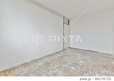 Attractive room with light walls and gray floor 89170720