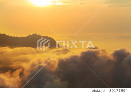 Above clouds 89171994