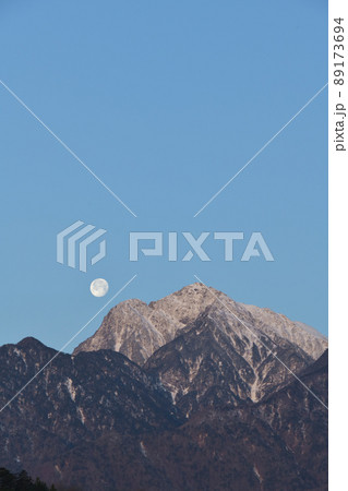 北杜市武川町、三月十六夜の月、甲斐駒摩利支天に沈む 89173694