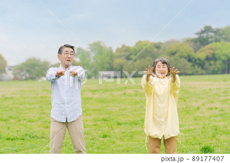 アクティブシニア　運動　屋外 89177407