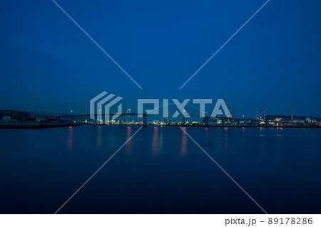 夕暮れの周南工場夜景夜の煌めき 89178286