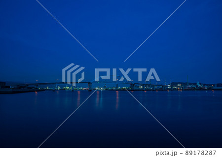 夕暮れの周南工場夜景夜の煌めき 89178287