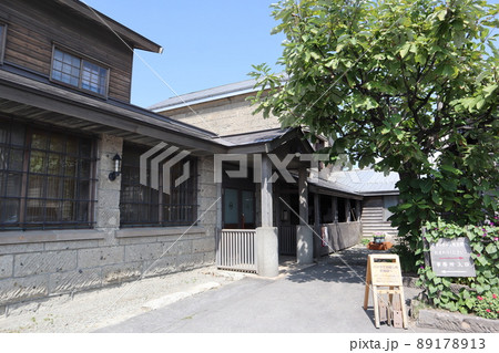 【北海道】増毛町 最北の酒造「国稀酒造」事務所入り口 【北海道】増毛町 最北の酒造「国稀酒造」事務所入り口 89178913