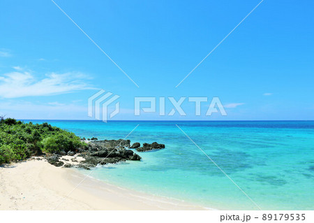 沖縄　宮古島の青空と海 89179535