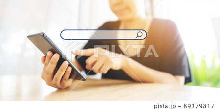 Women use smartphones to find what they are interested in Women use smartphones to find what they are interested in 89179817