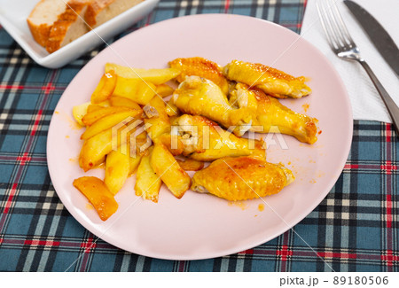 Fried barbecue chicken wings with baked potato Fried barbecue chicken wings with baked potato 89180506