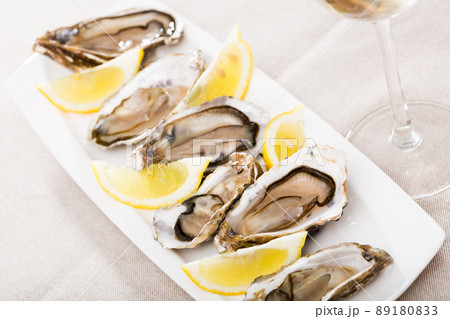 Raw fresh oysters Raw fresh oysters 89180833