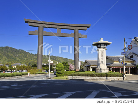 大神神社の大鳥居(奈良県桜井市三輪) 大神神社の大鳥居(奈良県桜井市三輪) 89181941