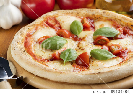 本格手作りピザ マルゲリータ 89184406