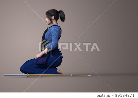 剣道の胴着をきて防具をつけた女の子が竹刀をよこに置き正座する 89184871