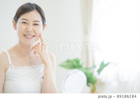 美容や美白にこだわる30代女性 89186284