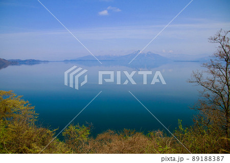 猪苗代湖と磐梯山(福島県郡山市・湖南町) 猪苗代湖と磐梯山(福島県郡山市・湖南町) 89188387
