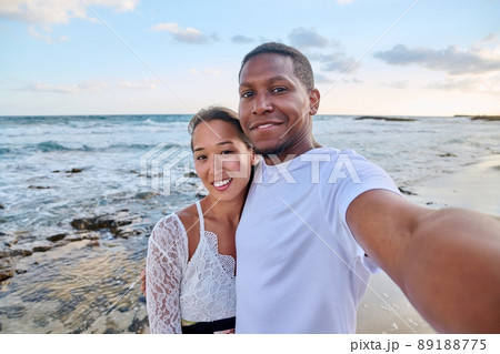 Happy couple in love taking selfie together on smartphone, on beach 89188775