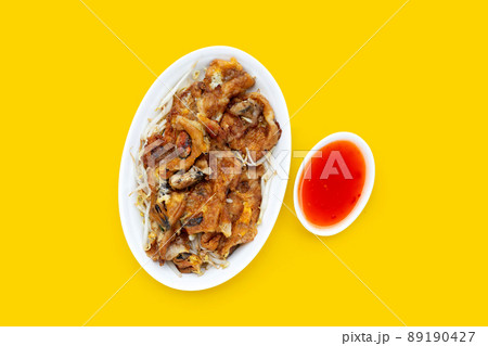 Crispy fried mussel pancake with bean sprout 89190427