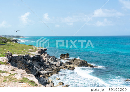 Punta Sur - Southernmost point of Isla Mujeres, Mexico. Beach with rocks on Caribbean sea 89192209