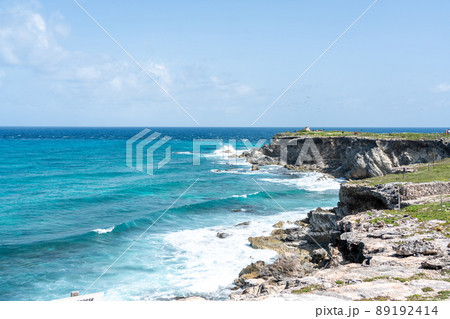 Punta Sur - Southernmost point of Isla Mujeres, Mexico. Beach with rocks on Caribbean sea 89192414
