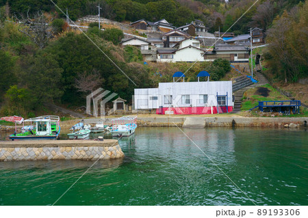 椿の島・大飛島 入り江に浮かぶ祭りの船と沖浦地区の集落2 岡山県笠岡市 椿の島・大飛島 入り江に浮かぶ祭りの船と沖浦地区の集落2 岡山県笠岡市 89193306