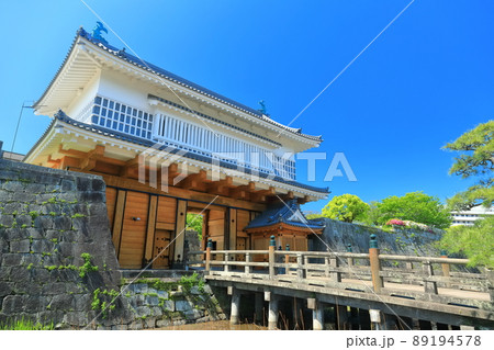 【鹿児島県】快晴下の鶴丸城 御楼門(鹿児島城) 【鹿児島県】快晴下の鶴丸城 御楼門(鹿児島城) 89194578