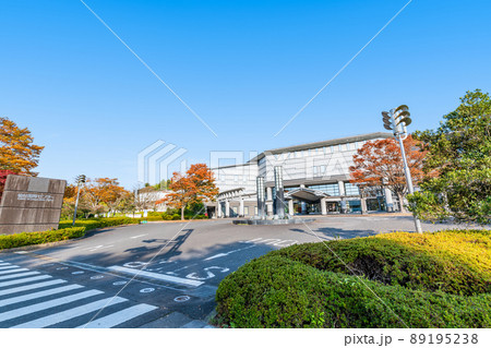 宮城県仙台市　快晴の仙台国際センター会議棟 89195238
