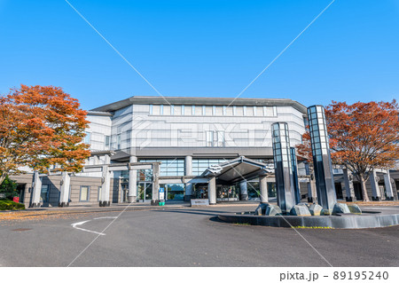 宮城県仙台市　快晴の仙台国際センター会議棟 89195240