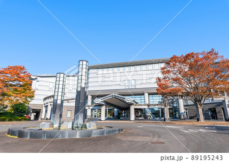 宮城県仙台市　快晴の仙台国際センター会議棟 89195243