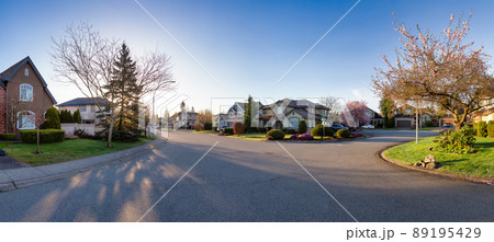 Residential neighborhood Street in Modern City Suburbs. Residential neighborhood Street in Modern City Suburbs. 89195429