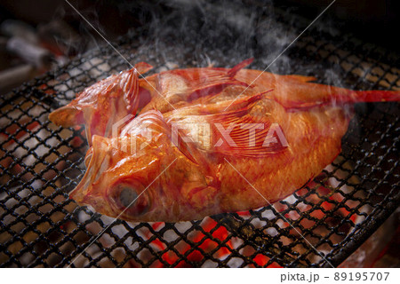 炭火で焼く美味しいキチジ 炭火で焼く美味しいキチジ 89195707