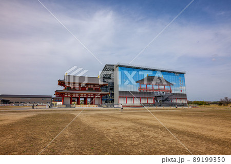 佐紀路 平城宮跡 大極門と東楼復元素屋根 2022年3月30日 89199350
