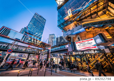 日本の東京都市景観　渋谷中央街から東急プラザ（渋谷フクラス）などを望む・左奥は渋谷駅＝4月28日 89202798