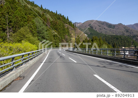 新緑シーズンの四万温泉 桐の木大橋付近 新緑シーズンの四万温泉 桐の木大橋付近 89204913