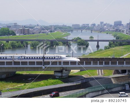 心臓病センター榊原病院より望む南側の風景と通過する新幹線 心臓病センター榊原病院より望む南側の風景と通過する新幹線 89210745