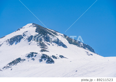 （富山県）一面銀世界　立山・室堂から望む、立山の峰々 89211523