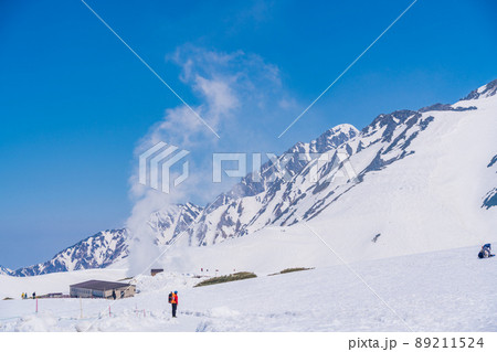 (富山県)一面銀世界 立山・室堂から望む、立山の峰々 (富山県)一面銀世界 立山・室堂から望む、立山の峰々 89211524