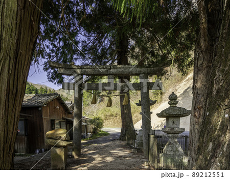 石上布都魂神社　鳥居　岡山県赤磐市 89212551