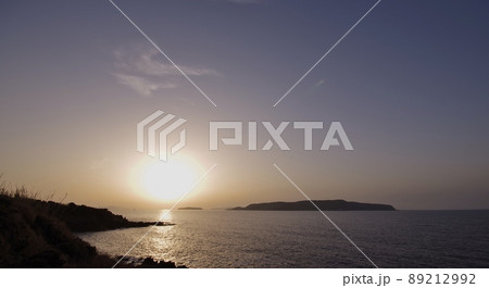 萩沖日本海の夕日シーン 89212992